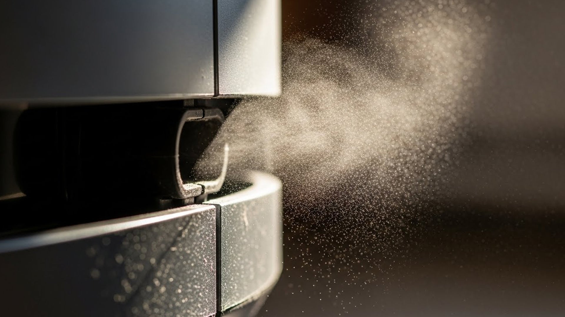 Why Is My Vacuum Blowing Out Dust? Ultimate Diagnosis, Fixes, and Prevention Guide