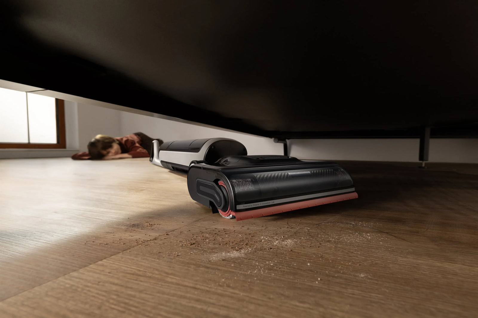 Dreame H15 Pro Heat lying flat at 180 degrees to reach under low furniture.